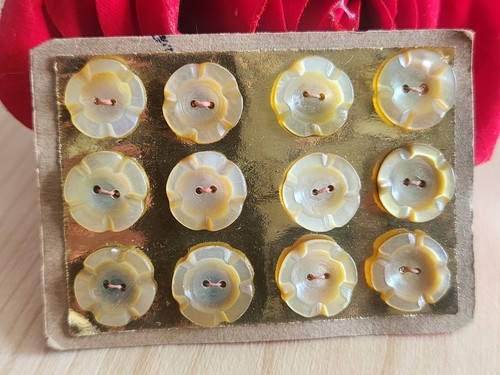 Rare petite plaque boutons