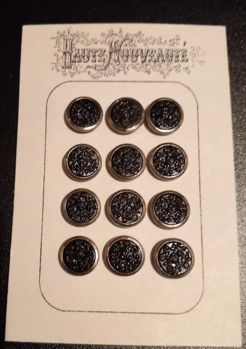 Anciens boutons metal - 12, sur