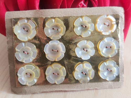 Rare petite plaque - , boutons
