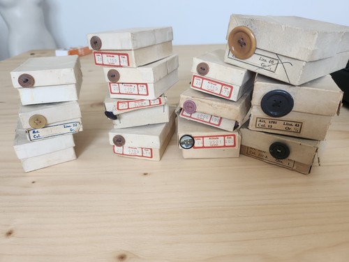 Lot boutons anciens tailleurs