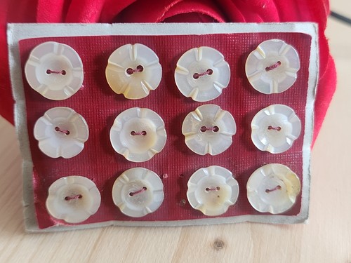 Rare petite plaque - , boutons