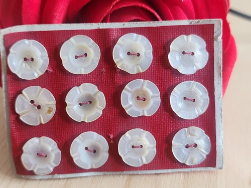 Rare petite plaque boutons
