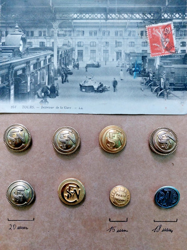 Lot boutons cartes postale - cartes,