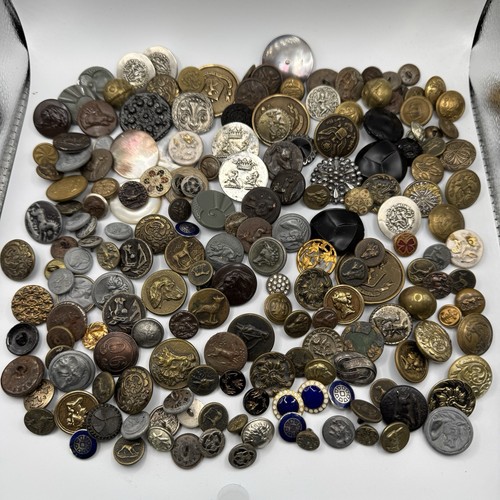 Lot 180 boutons - de,